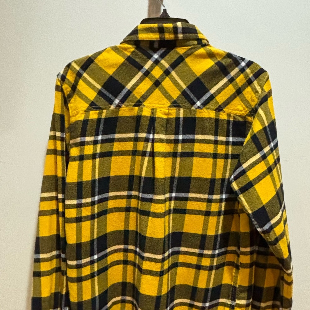 Columbia and Nike Iowa Hawkeye Black and Yellow Checkered Shirt and Nike Hoodie - Picture 4 of 12